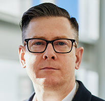 Alexander Hughes, CEO de uma empresa de trading de criptomoedas, retrato.
