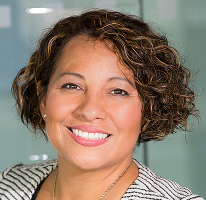 Claire Ashford, chefe de compliance em uma empresa de regulação financeira, retrato.